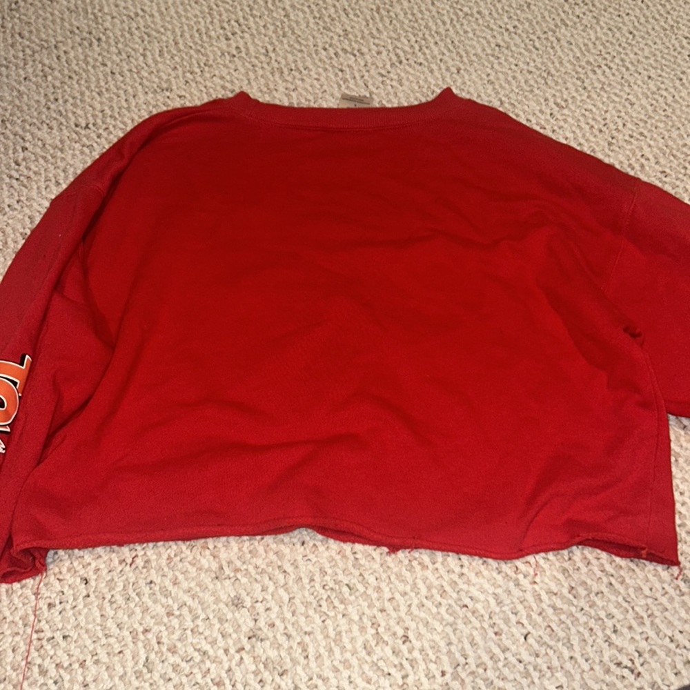 red cropped sweatshirt - Picture 4 of 4